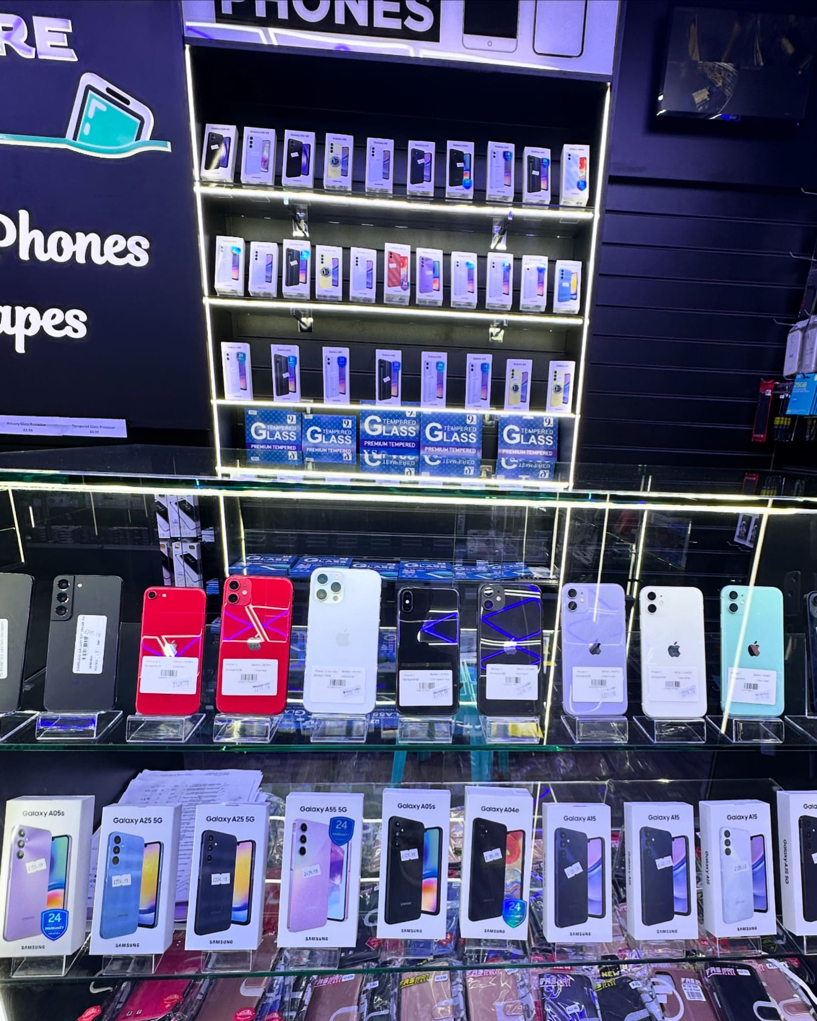 Phone repair shop image